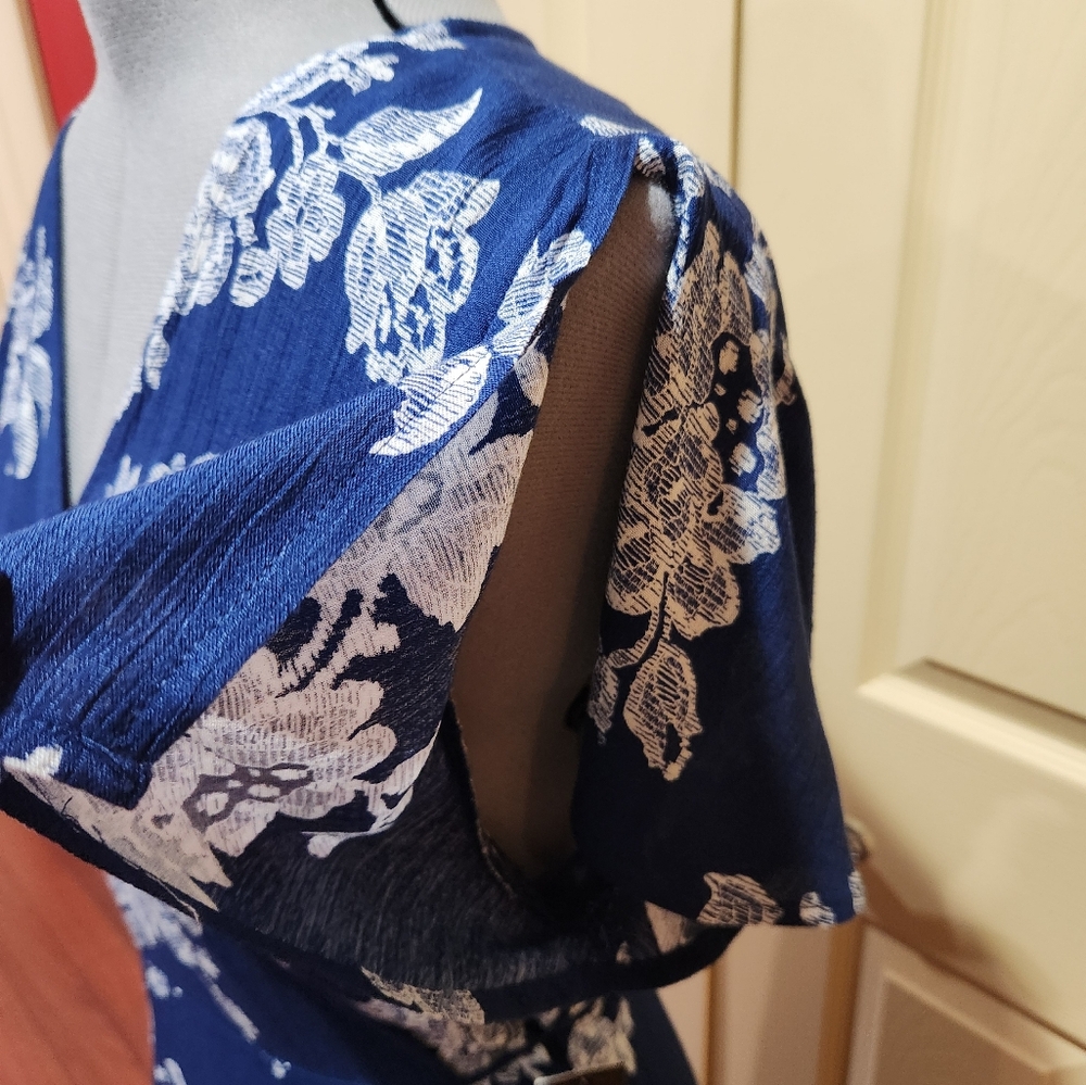 Lulu's Heart of Mardigold Navy Blue w White Floral Print Wrap Maxi Dress, M, NWT - Picture 6 of 9